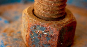 Как открутить прикипевший болт или заржавевшую гайку